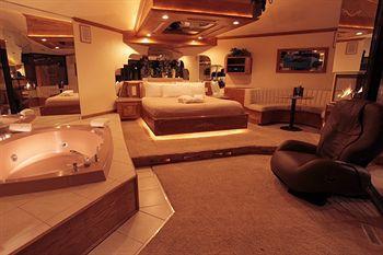 Sybaris Pool Suites Mequon Brown Deer Εξωτερικό φωτογραφία