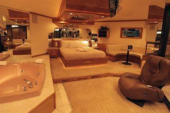 Sybaris Pool Suites Mequon Brown Deer Εξωτερικό φωτογραφία